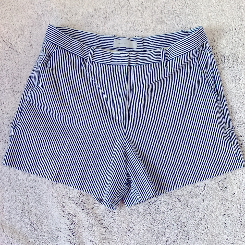 Gap womens tailored shorts size 8r blue and white stripe